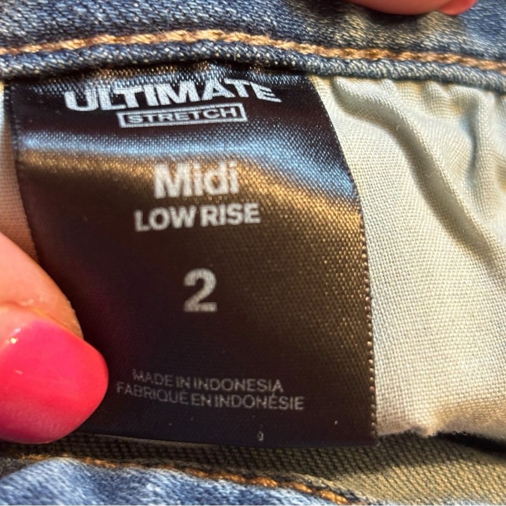 Express Women's Ultimate Stretch Blue Jean Shorts Distressed Low Rise Size 2 - Picture 5 of 6